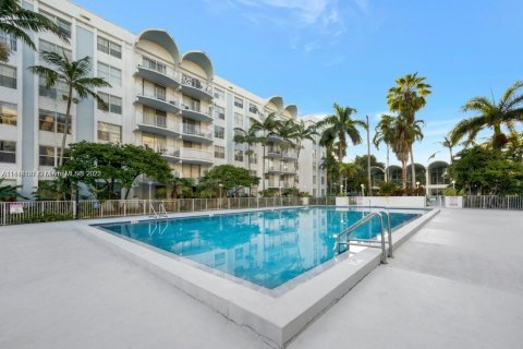 Condo in Miami, Florida, 2 bedrooms  № 1864277 - photo 26
