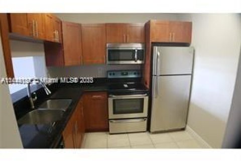 Condo in Miami, Florida, 2 bedrooms  № 1864277 - photo 4