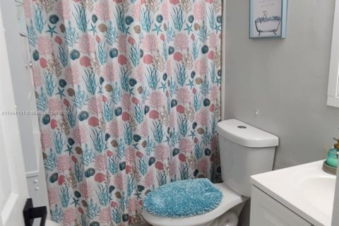 Condo in Miami, Florida, 2 bedrooms  № 1864277 - photo 19