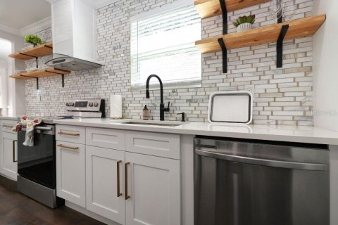 Villa ou maison à vendre à Tampa, Floride: 3 chambres, 130.9 m2 № 2224347 - photo 6