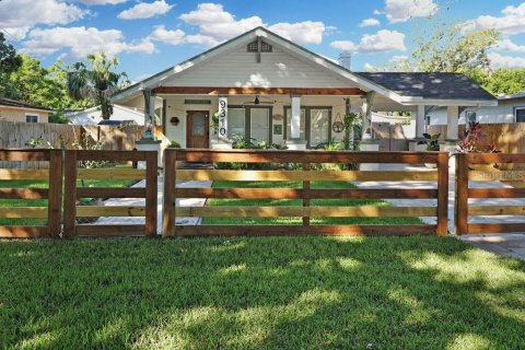 House in Tampa, Florida 3 bedrooms, 130.9 sq.m. № 2224347