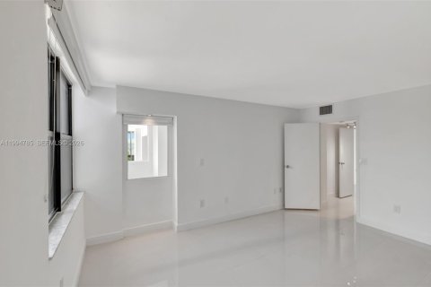 Condo in Miami, Florida, 2 bedrooms  № 2060770 - photo 24