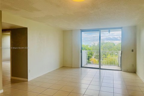 Condominio en venta en North Miami, Florida, 2 dormitorios, 89.46 m2 № 1981823 - foto 5
