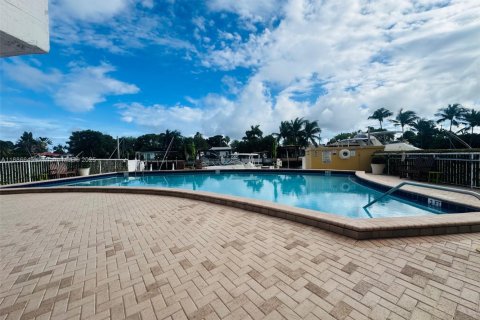 Condominio en venta en North Miami, Florida, 2 dormitorios, 89.46 m2 № 1981823 - foto 19