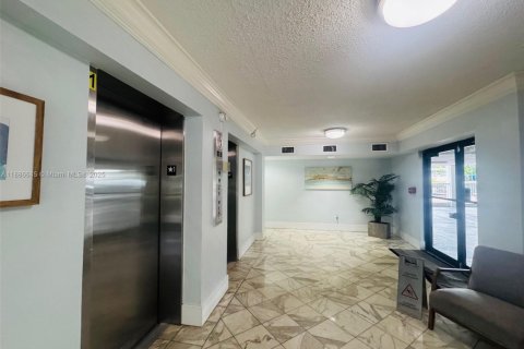 Condominio en venta en North Miami, Florida, 2 dormitorios, 89.46 m2 № 1981823 - foto 16