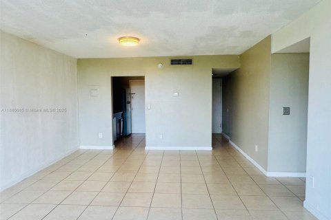 Condominio en venta en North Miami, Florida, 2 dormitorios, 89.46 m2 № 1981823 - foto 4