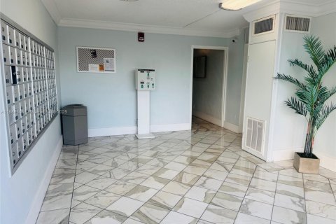 Condominio en venta en North Miami, Florida, 2 dormitorios, 89.46 m2 № 1981823 - foto 18