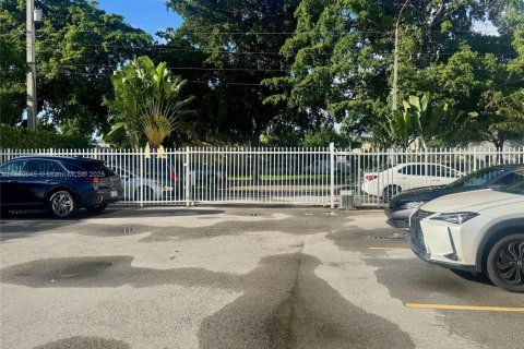 Condominio en venta en North Miami, Florida, 2 dormitorios, 89.46 m2 № 1981823 - foto 21