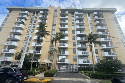Condominio en venta en North Miami, Florida, 2 dormitorios, 89.46 m2 № 1981823 - foto 22
