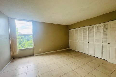 Condominio en venta en North Miami, Florida, 2 dormitorios, 89.46 m2 № 1981823 - foto 7