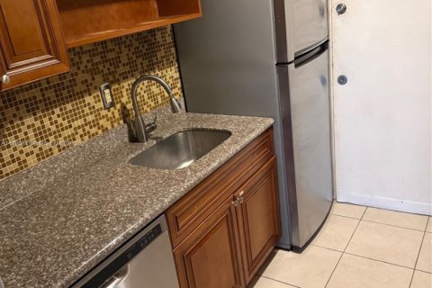 Condominio en venta en North Miami, Florida, 2 dormitorios, 89.46 m2 № 1981823 - foto 3