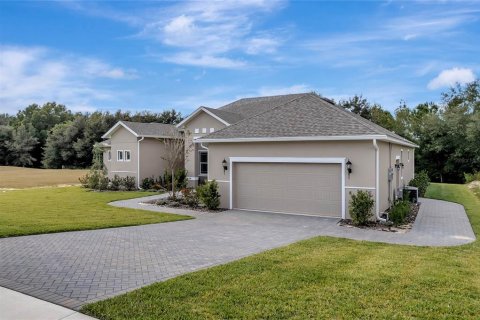 Villa ou maison à vendre à Lady Lake, Floride: 3 chambres, 232.72 m2 № 2128493 - photo 2