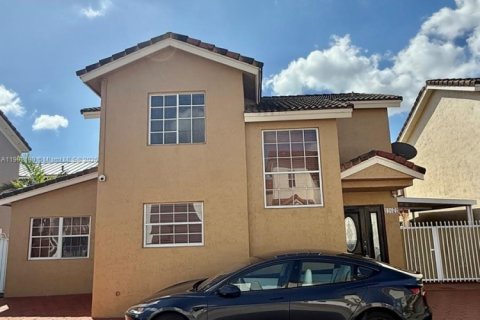 House in Miami, Florida 4 bedrooms, 157 sq.m. № 1953734 - photo 2