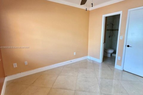 House in Miami, Florida 4 bedrooms, 157 sq.m. № 1953734 - photo 12