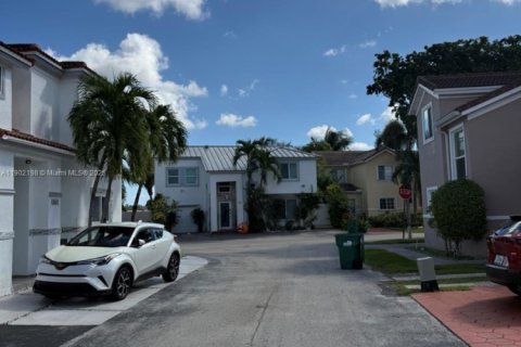 House in Miami, Florida 4 bedrooms, 157 sq.m. № 1953734 - photo 24