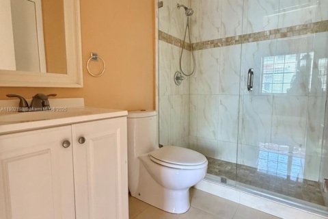 House in Miami, Florida 4 bedrooms, 157 sq.m. № 1953734 - photo 8