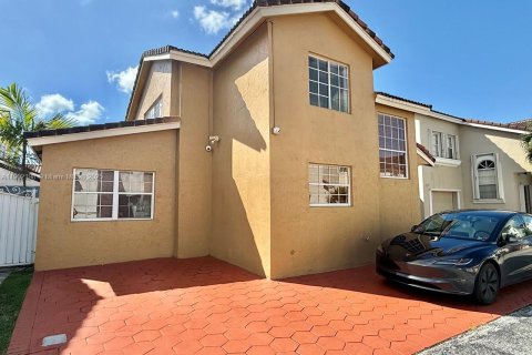 House in Miami, Florida 4 bedrooms, 157 sq.m. № 1953734 - photo 1