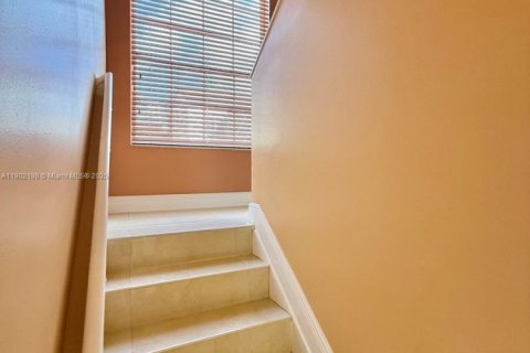 House in Miami, Florida 4 bedrooms, 157 sq.m. № 1953734 - photo 9