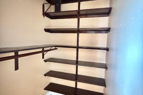 House in Miami, Florida 4 bedrooms, 157 sq.m. № 1953734 - photo 15