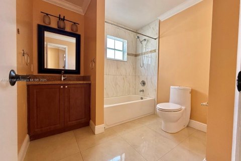House in Miami, Florida 4 bedrooms, 157 sq.m. № 1953734 - photo 20