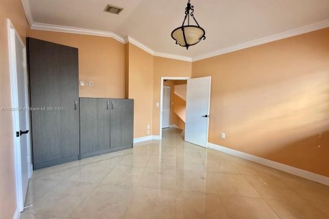 House in Miami, Florida 4 bedrooms, 157 sq.m. № 1953734 - photo 14