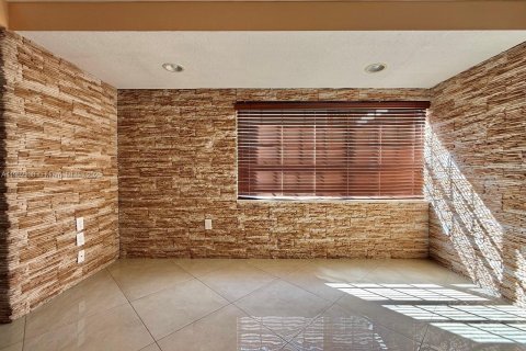 House in Miami, Florida 4 bedrooms, 157 sq.m. № 1953734 - photo 6