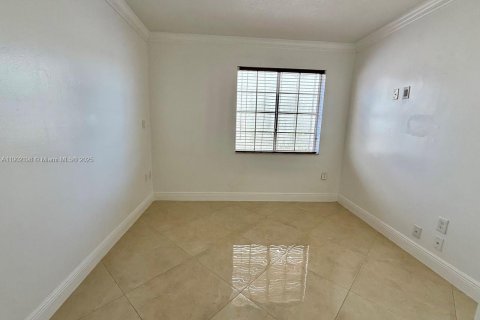 House in Miami, Florida 4 bedrooms, 157 sq.m. № 1953734 - photo 19