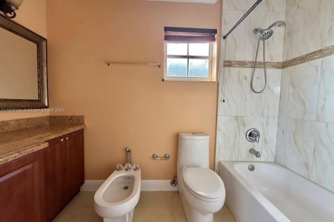 House in Miami, Florida 4 bedrooms, 157 sq.m. № 1953734 - photo 16