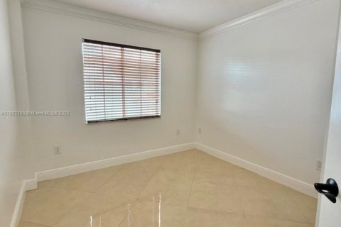 House in Miami, Florida 4 bedrooms, 157 sq.m. № 1953734 - photo 17