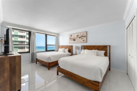 Condo in Miami Beach, Florida, 2 bedrooms  № 2026477 - photo 11