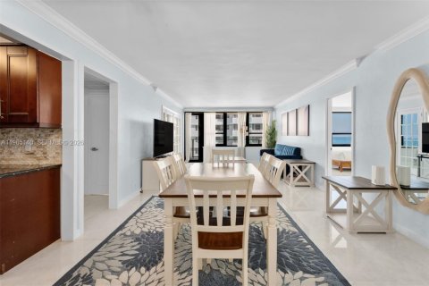 Condo in Miami Beach, Florida, 2 bedrooms  № 2026477 - photo 4