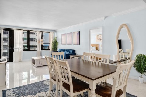 Condo in Miami Beach, Florida, 2 bedrooms  № 2026477 - photo 3