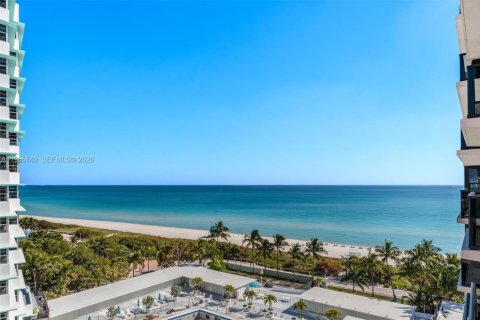 Condo in Miami Beach, Florida, 2 bedrooms  № 2026477