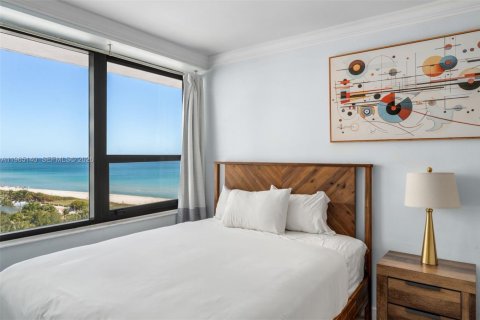 Condo in Miami Beach, Florida, 2 bedrooms  № 2026477 - photo 12
