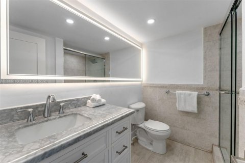 Condo in Miami Beach, Florida, 2 bedrooms  № 2026477 - photo 16