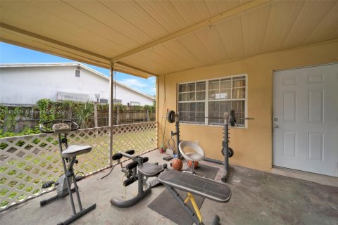 Casa en venta en Hallandale Beach, Florida, 3 dormitorios, 136.01 m2 № 1966938 - foto 24