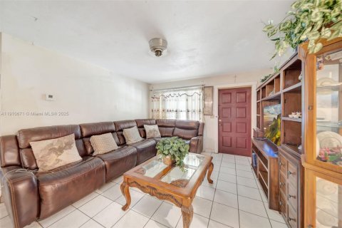 Casa en venta en Hallandale Beach, Florida, 3 dormitorios, 136.01 m2 № 1966938 - foto 11