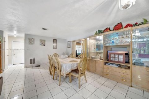 Casa en venta en Hallandale Beach, Florida, 3 dormitorios, 136.01 m2 № 1966938 - foto 17