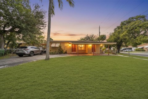 Casa en venta en Hallandale Beach, Florida, 3 dormitorios, 136.01 m2 № 1966938 - foto 1
