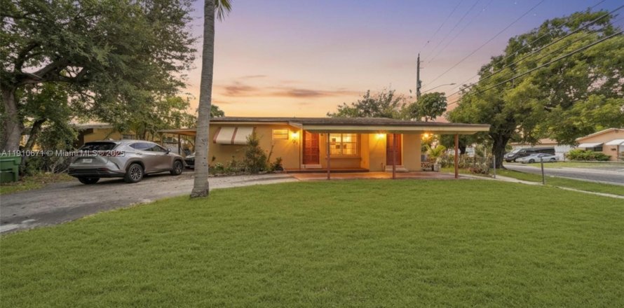 Casa en Hallandale Beach, Florida 3 dormitorios, 136.01 m2 № 1966938