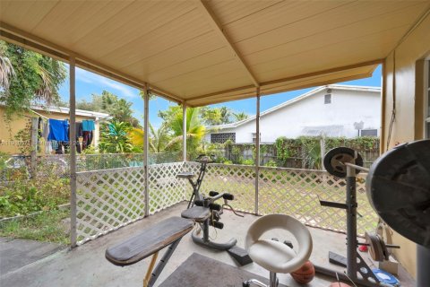 Casa en venta en Hallandale Beach, Florida, 3 dormitorios, 136.01 m2 № 1966938 - foto 23
