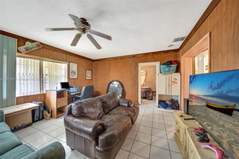 Casa en venta en Hallandale Beach, Florida, 3 dormitorios, 136.01 m2 № 1966938 - foto 21