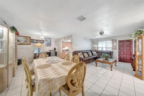 Casa en venta en Hallandale Beach, Florida, 3 dormitorios, 136.01 m2 № 1966938 - foto 16