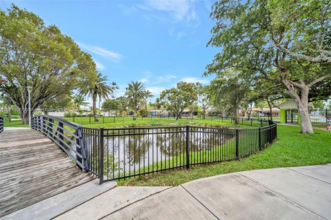 Casa en venta en Hallandale Beach, Florida, 3 dormitorios, 136.01 m2 № 1966938 - foto 29