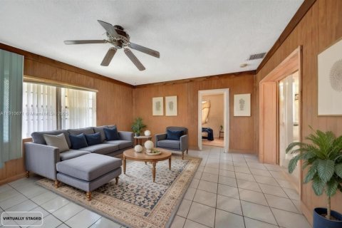 Casa en venta en Hallandale Beach, Florida, 3 dormitorios, 136.01 m2 № 1966938 - foto 19
