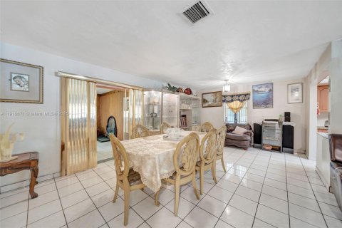 Casa en venta en Hallandale Beach, Florida, 3 dormitorios, 136.01 m2 № 1966938 - foto 15