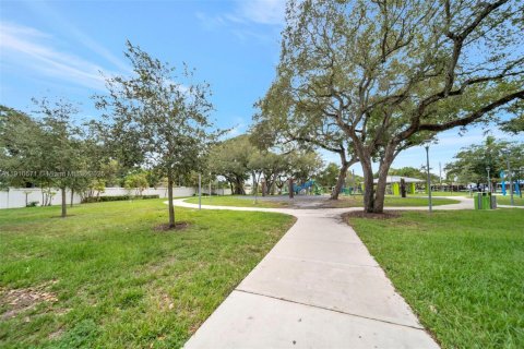 Casa en venta en Hallandale Beach, Florida, 3 dormitorios, 136.01 m2 № 1966938 - foto 26