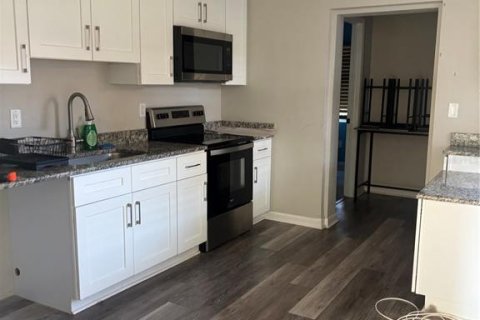 Casa en venta en Saint Petersburg, Florida, 4 dormitorios, 105.44 m2 № 2157016 - foto 2