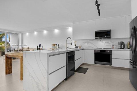 Купить кондоминиум в Майами-Бич, Флорида 1 спальня, 83.61м2, № 1984717 - фото 17