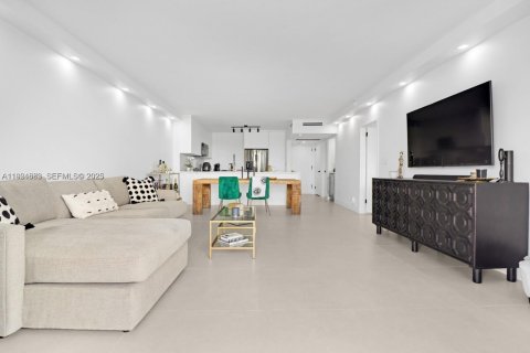 Купить кондоминиум в Майами-Бич, Флорида 1 спальня, 83.61м2, № 1984717 - фото 8